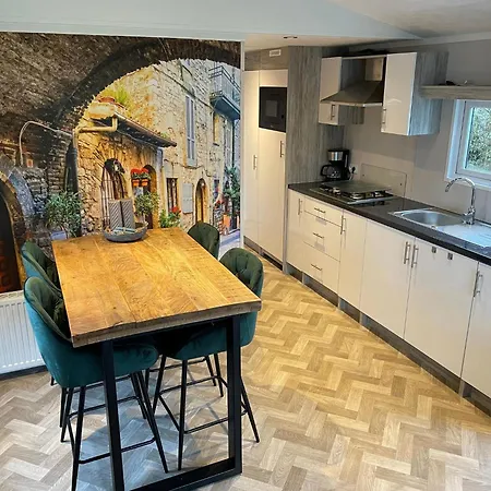 Charming With Spacious Enclosed Garden