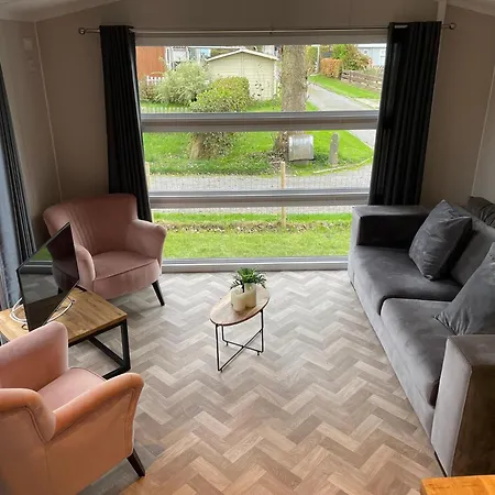 Alpehytte Charming With Spacious Garden