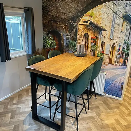 Alpehytte Charming With Spacious Garden Hippolytushoef
